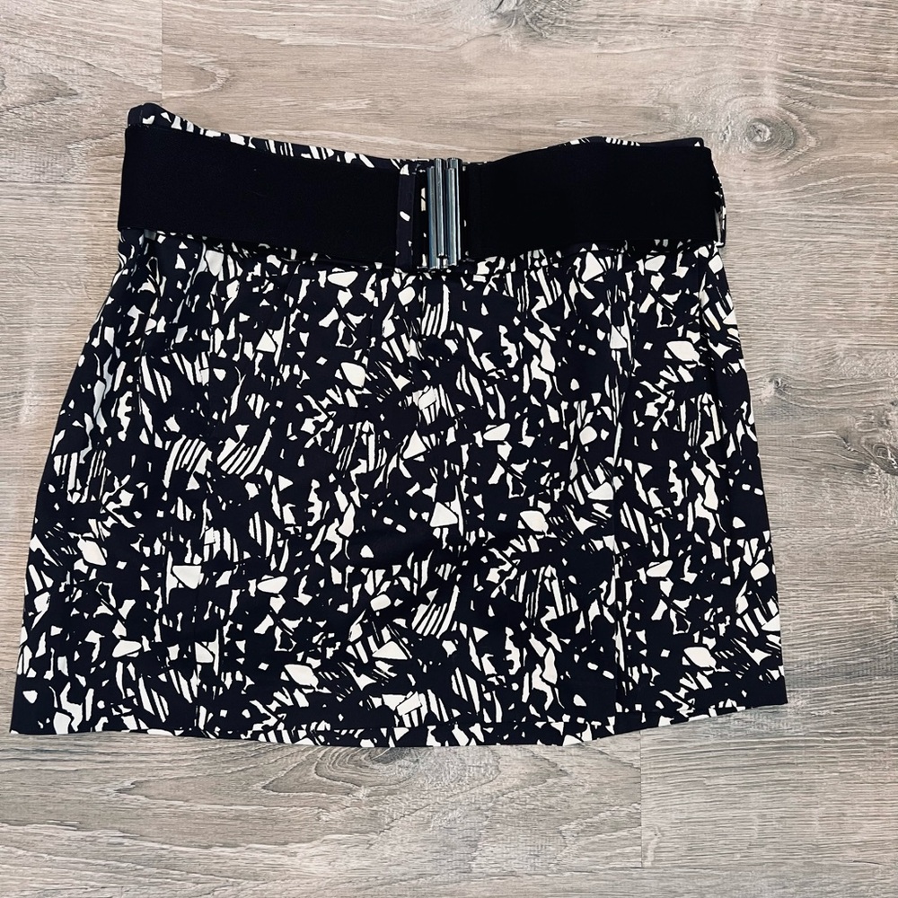 XXI Black and White Abstract Mini Skirt with Belted Waist